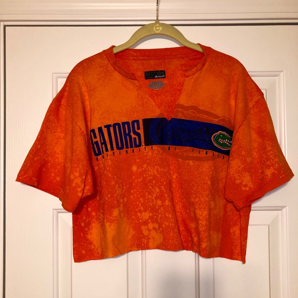 Gators Cropped Distressed T-shirt